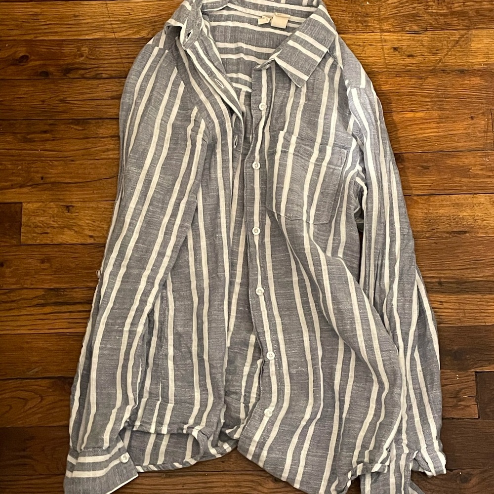 Button down - Picture 1 of 1